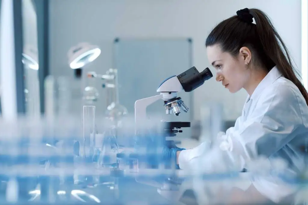 female-researcher-working-in-the-medical-lab